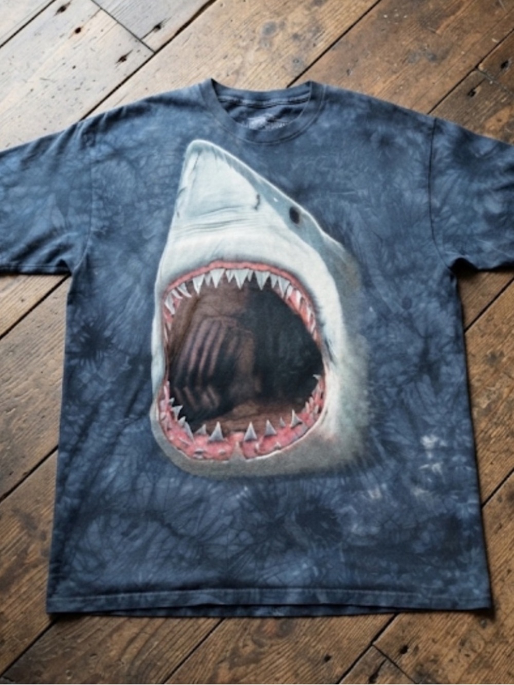 Shark Shirt Men’s Size 2XL The mountain